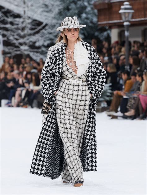 chanel fall winter 2019 20 makeup|Chanel runway collection.